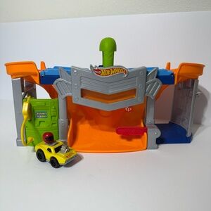 Fisher-Price Little People Hot Wheel Toy Race and Go Track Set with Sound Effect